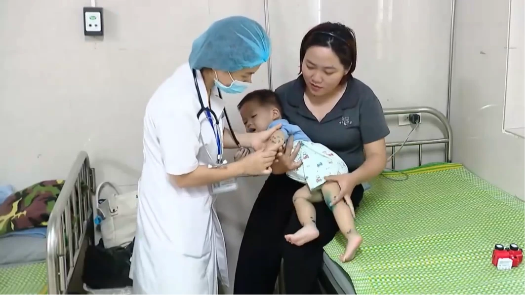 Nguy cơ lây lan bệnh tay chân miệng đầu năm học