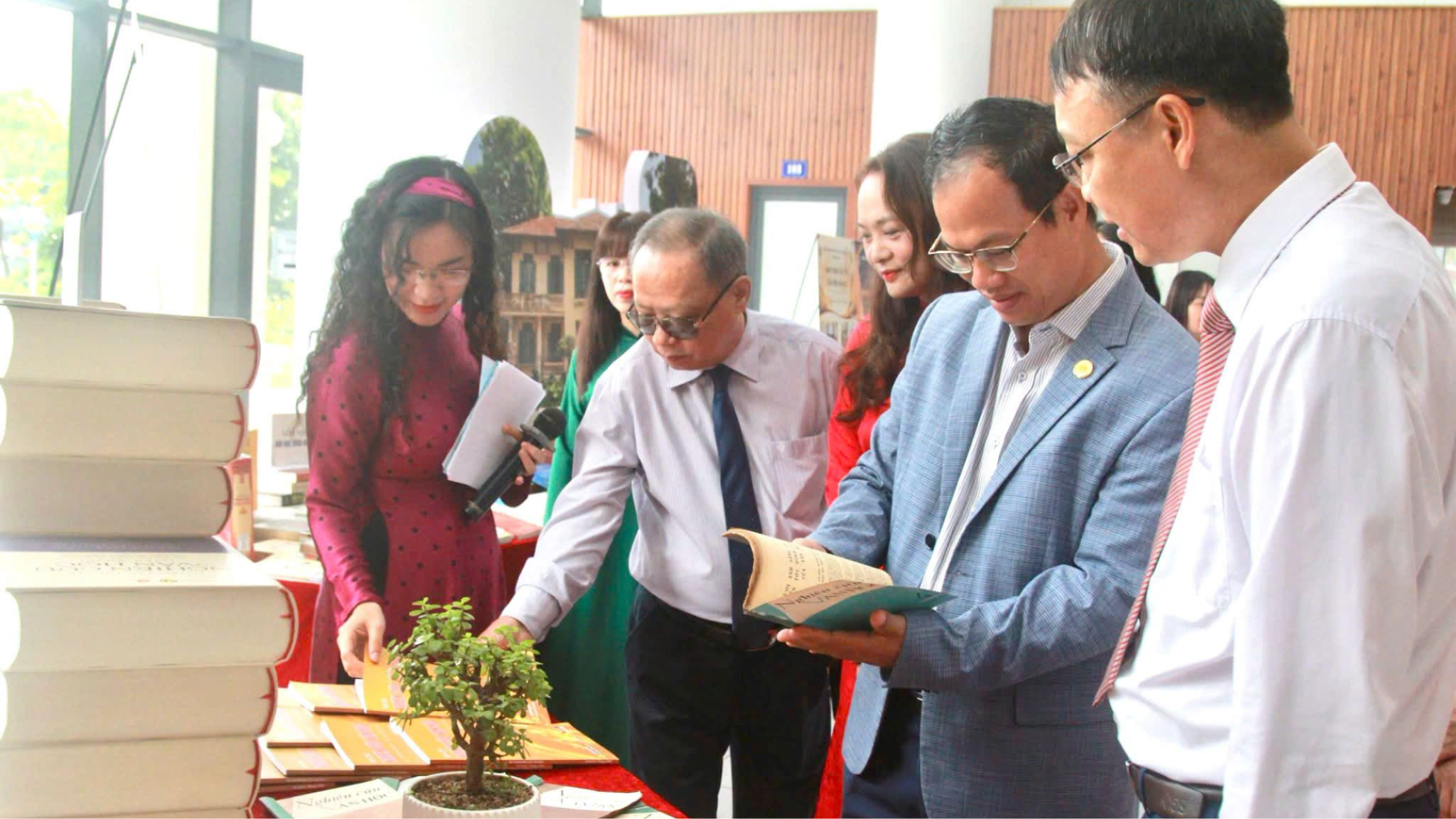 Trưng bày kết nối truyền thống – Vững bước tương lai