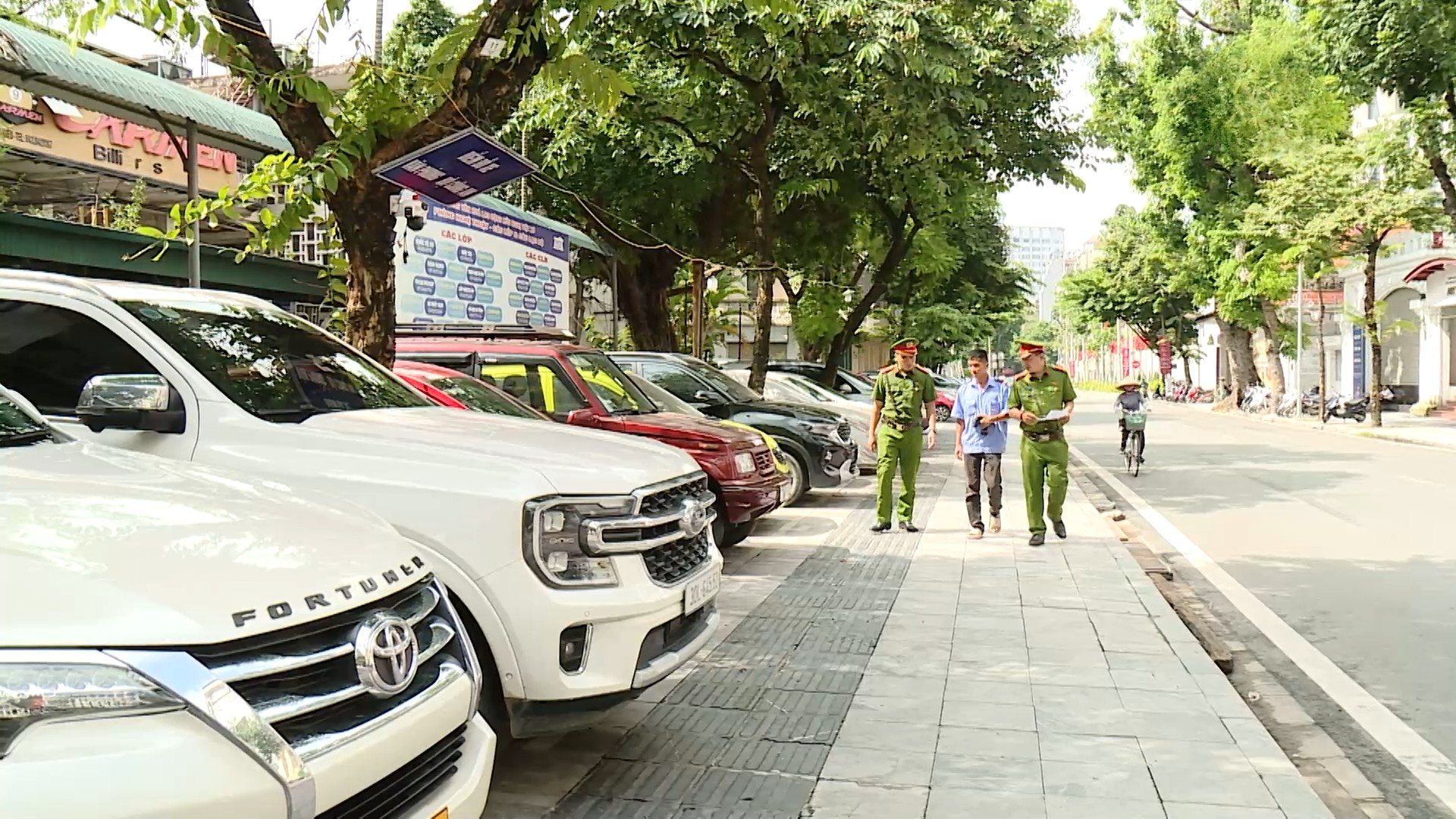 Phường Cửa Nam tăng cường kiểm tra điểm trông giữ phương tiện