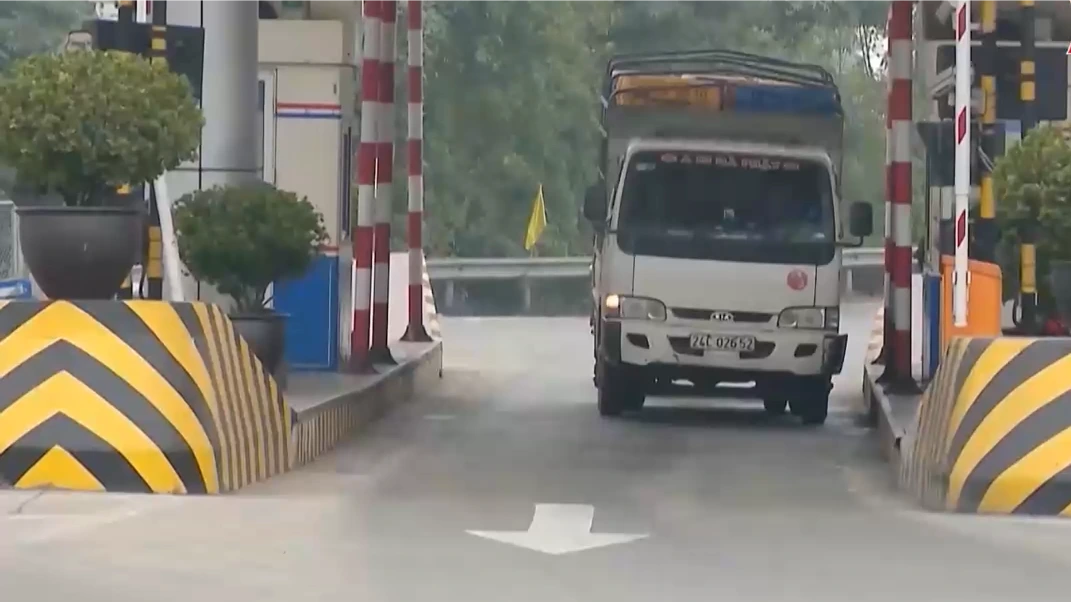 Mở đủ các trạm thu phí bảo đảm giao thông thông suốt