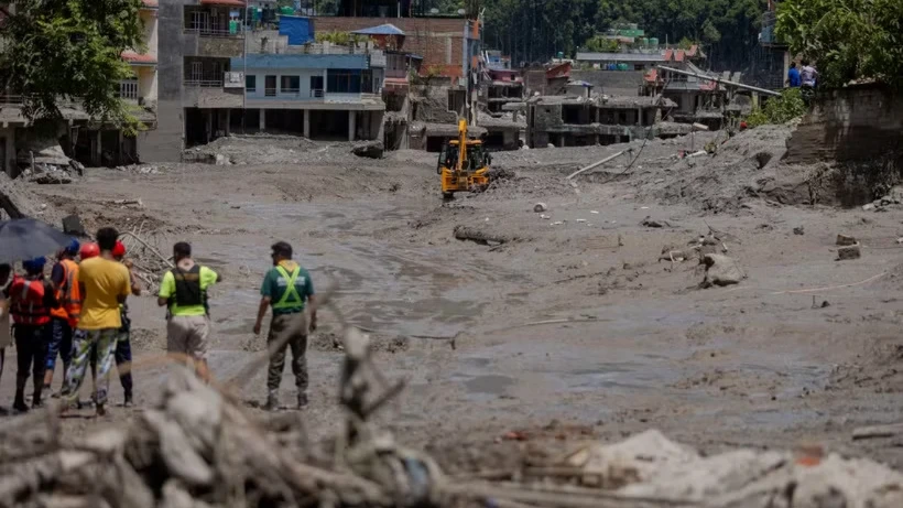 Nepal chạy đua giải cứu hàng trăm người trong hầm thủy điện
