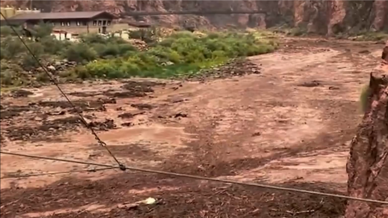 Lũ quét tàn phá hẻm núi Grand Canyon, 15 người mất tích