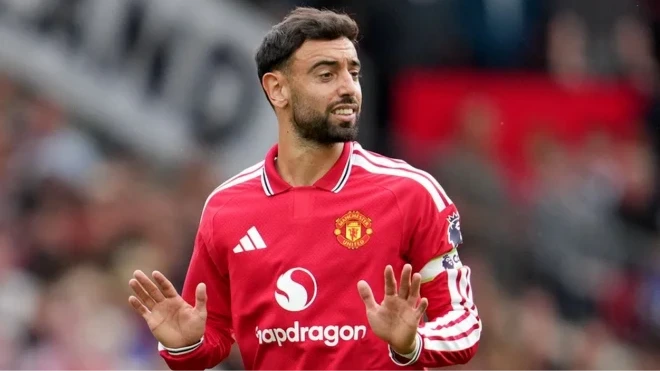 Bruno Fernandes giúp Man United thắng trận đầu mùa
