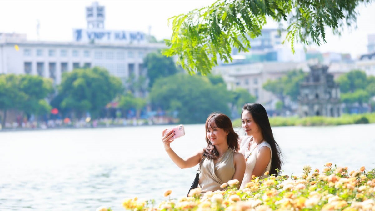 Hà Nội dịp Quốc khánh, bình yên trong từng khoảnh khắc
