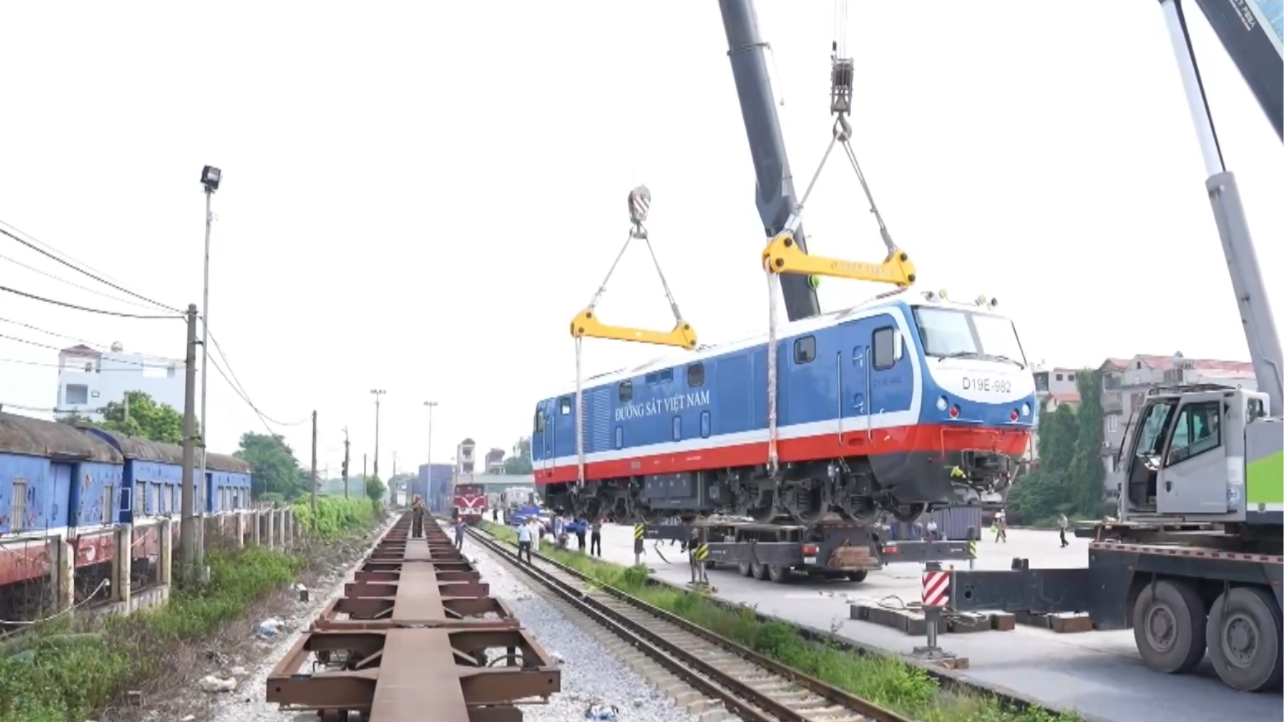 Đường sắt Việt Nam tăng sức kéo với đầu máy thế hệ mới