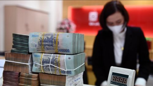 Lãi suất qua đêm chỉ còn hơn 1%/năm