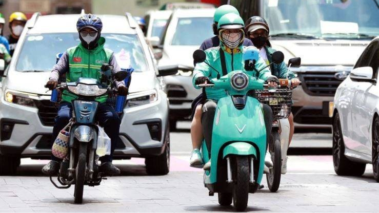 Hà Nội xem xét nghiên cứu tác động chuyển đổi xe máy điện