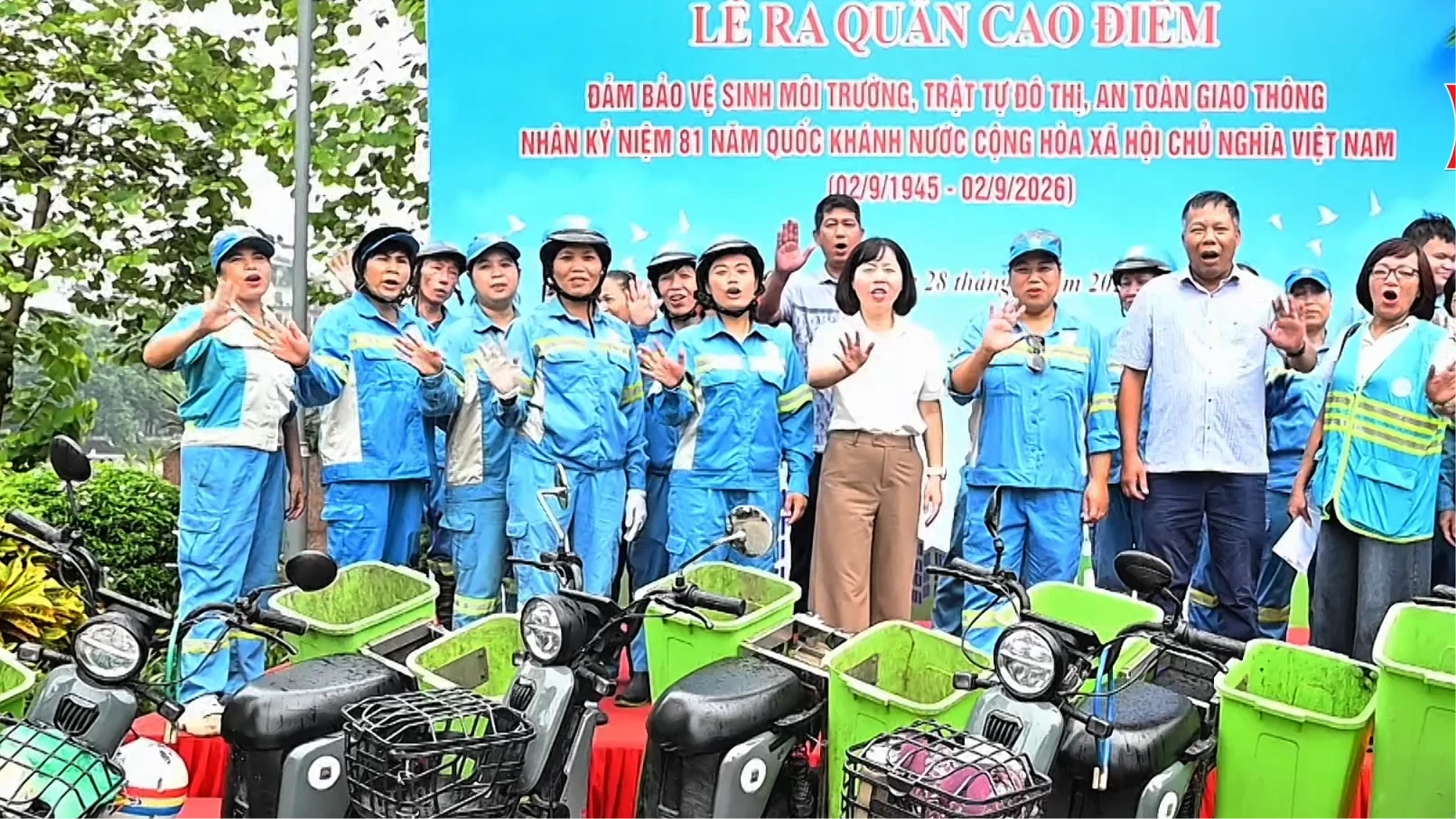 Những người giữ sạch đường phố dịp 2/9