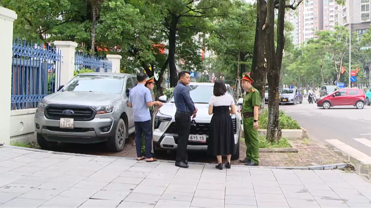 Phường Yên Hòa ra quân chấn chỉnh trật tự đô thị