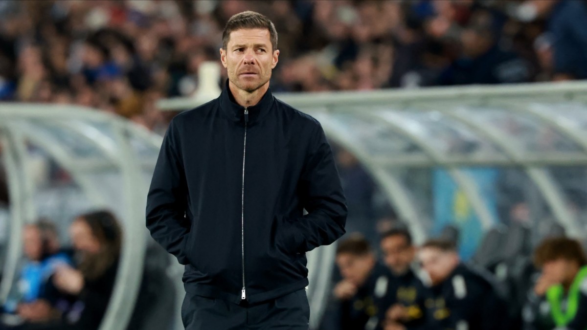 HLV Xabi Alonso ‘đối mặt’ với bài toán thanh lọc lực lượng