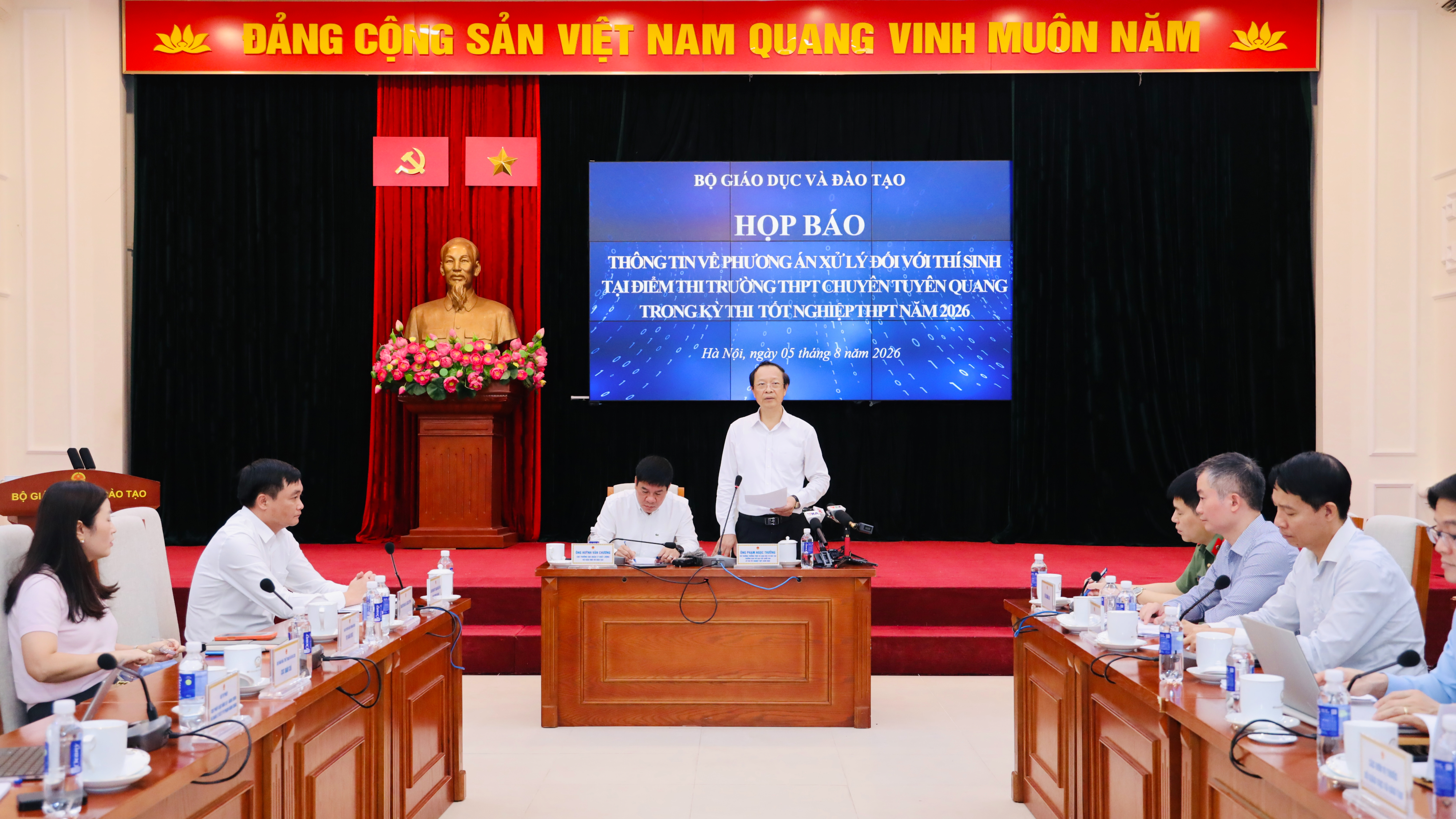 100% thí sinh điểm thi Trường THPT Chuyên Tuyên Quang phải thi lại