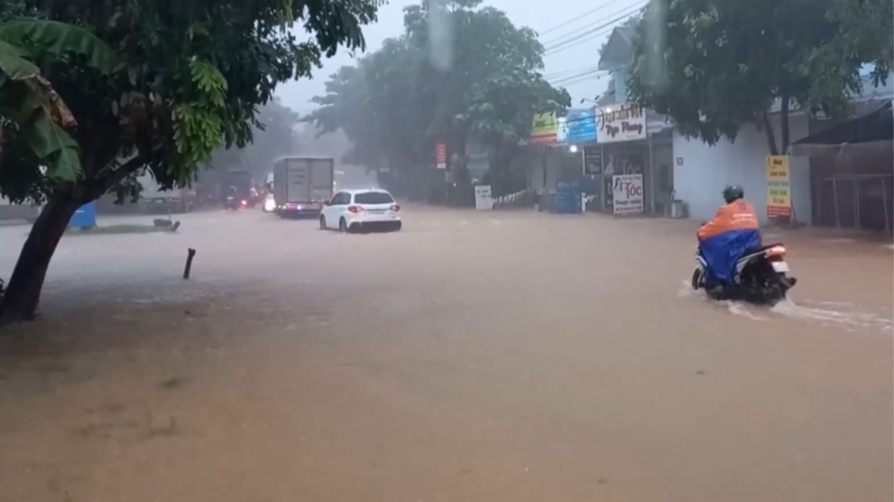 Tăng cường điều tiết giao thông, chủ động ứng phó mưa lũ