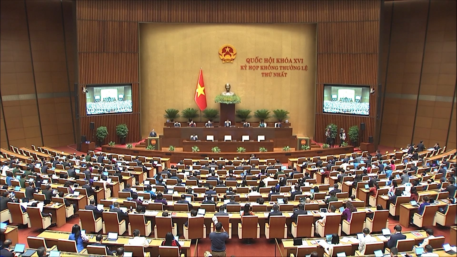 Tập trung hoàn thiện thể chế và tháo gỡ khó khăn cho phát triển
