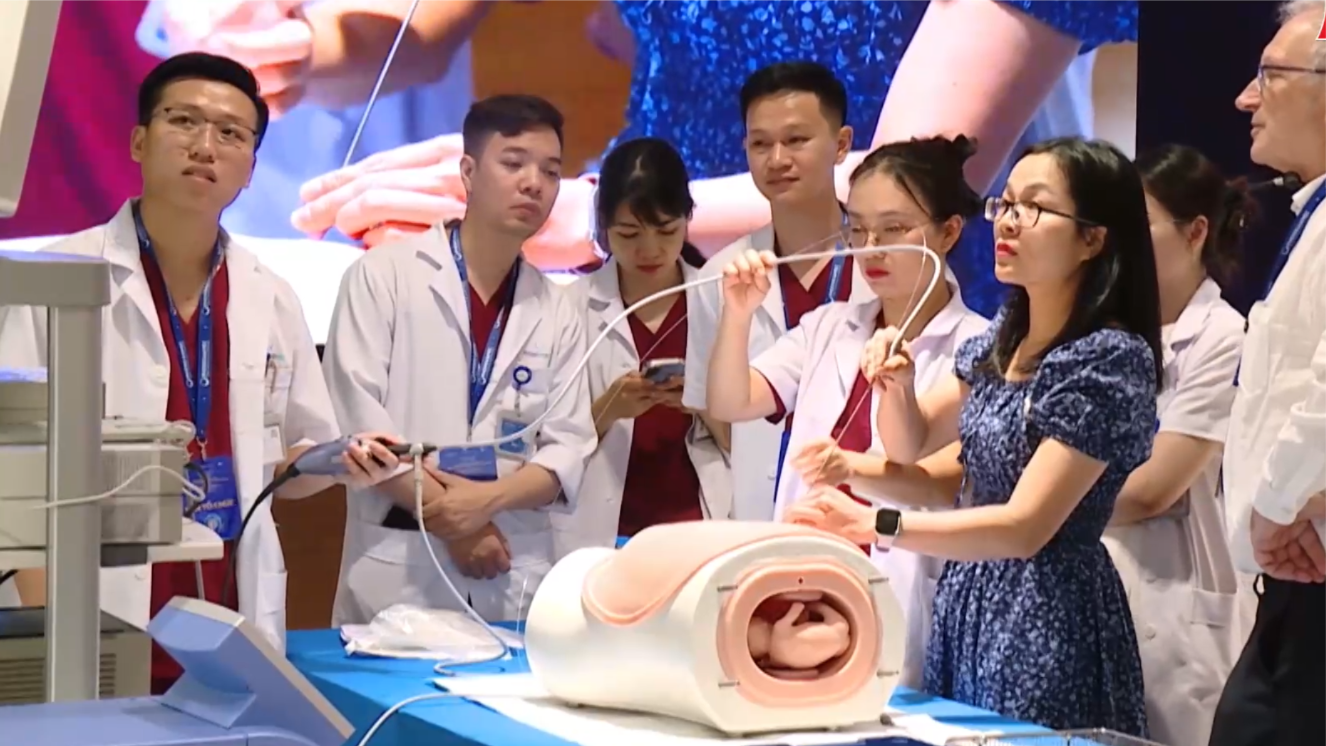 Việt Nam lần đầu tiên đào tạo thực hành can thiệp bào thai trên mô hình