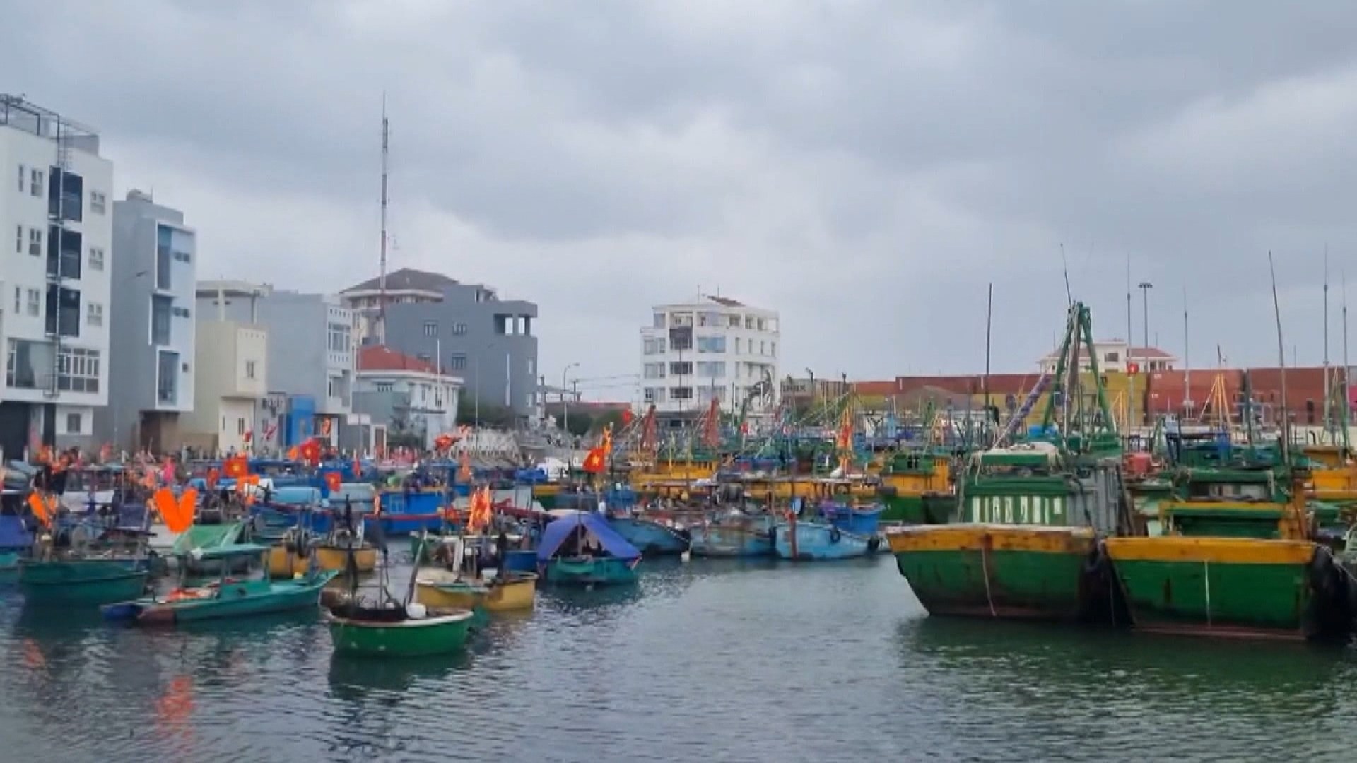 Trực ban 24/24h sẵn sàng ứng phó áp thấp nhiệt đới