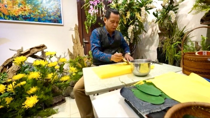 Giữ mãi sắc hoa bằng đôi bàn tay nghệ nhân