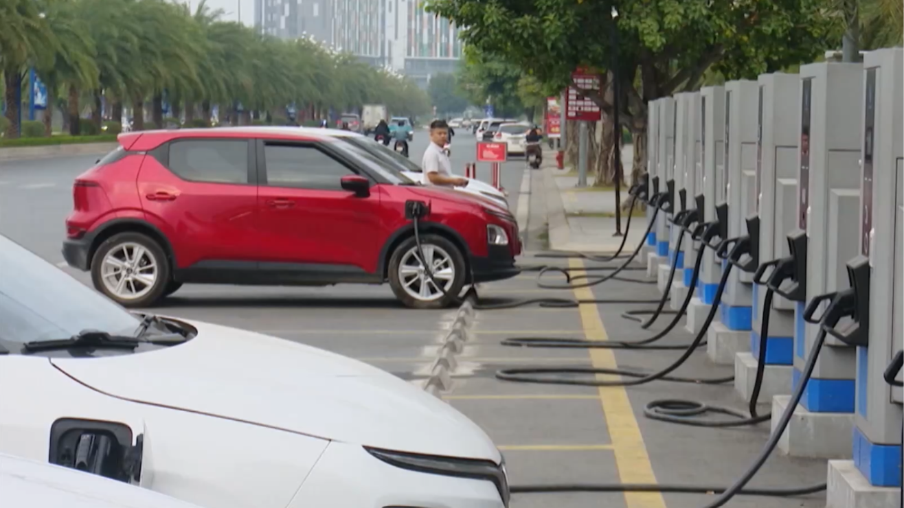 Hà Nội có hơn 10.200 cổng sạc xe điện