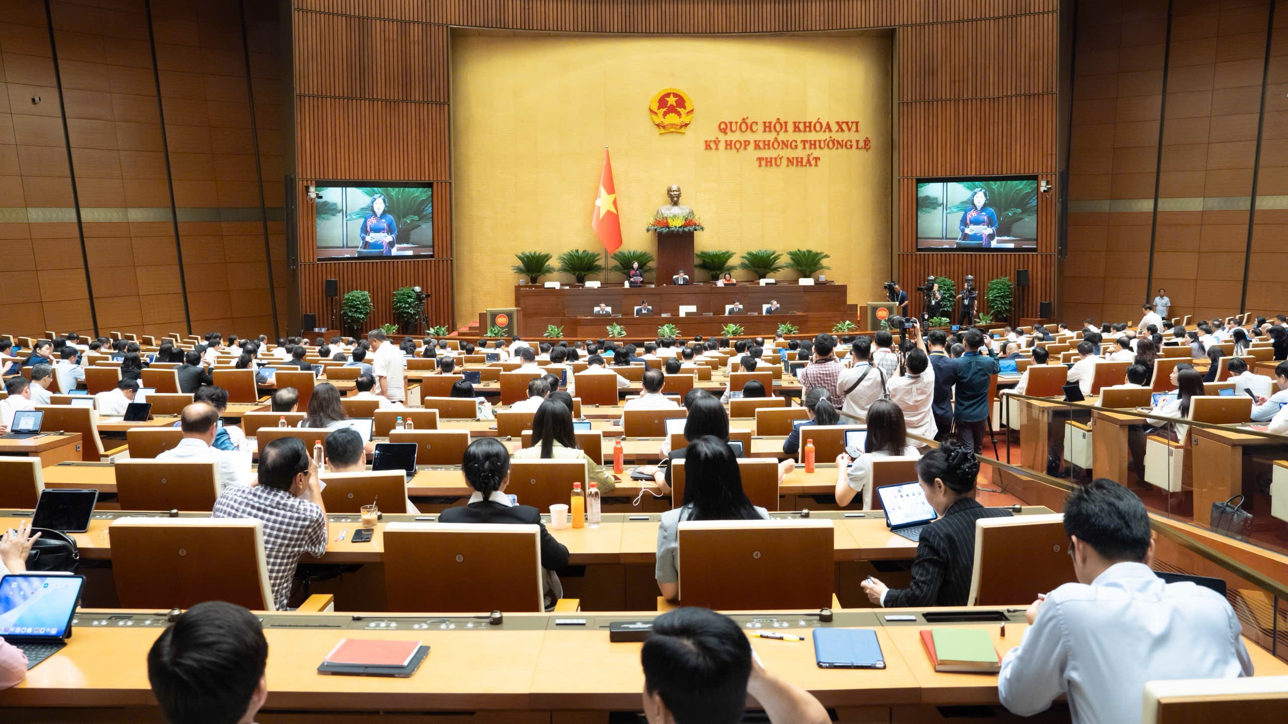 Quốc hội thảo luận sửa đổi ba luật thuộc lĩnh vực tài chính - ngân hàng