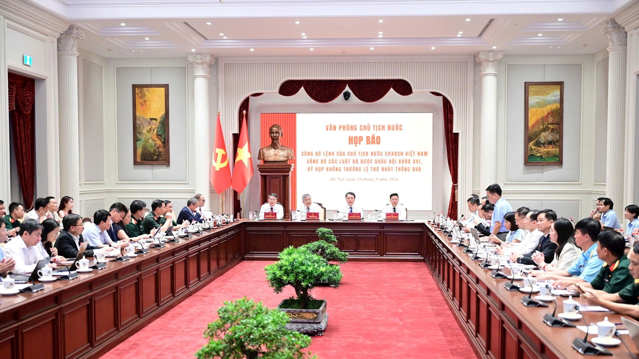 Công bố lệnh của Chủ tịch nước về 15 Luật được Quốc hội thông qua