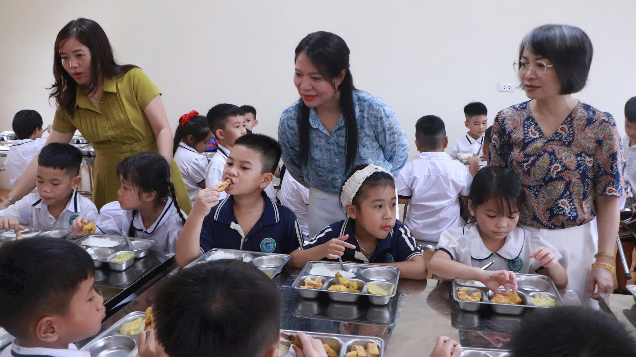 Rà soát quy trình tổ chức bữa ăn bán trú tại xã Trung Giã