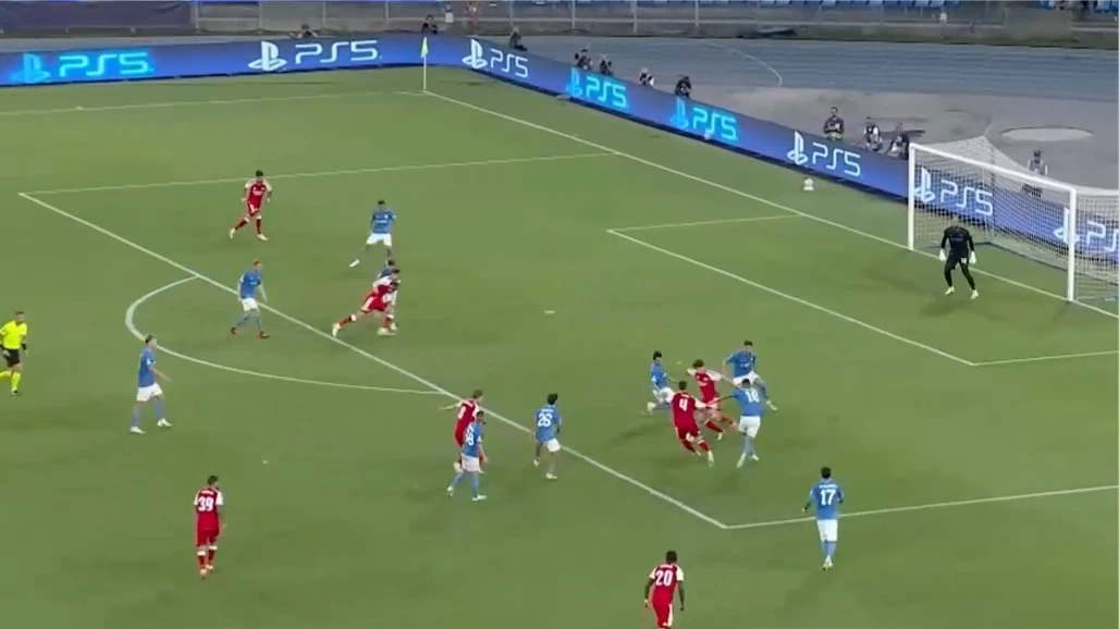 Arsenal giành 3 điểm tại Italia