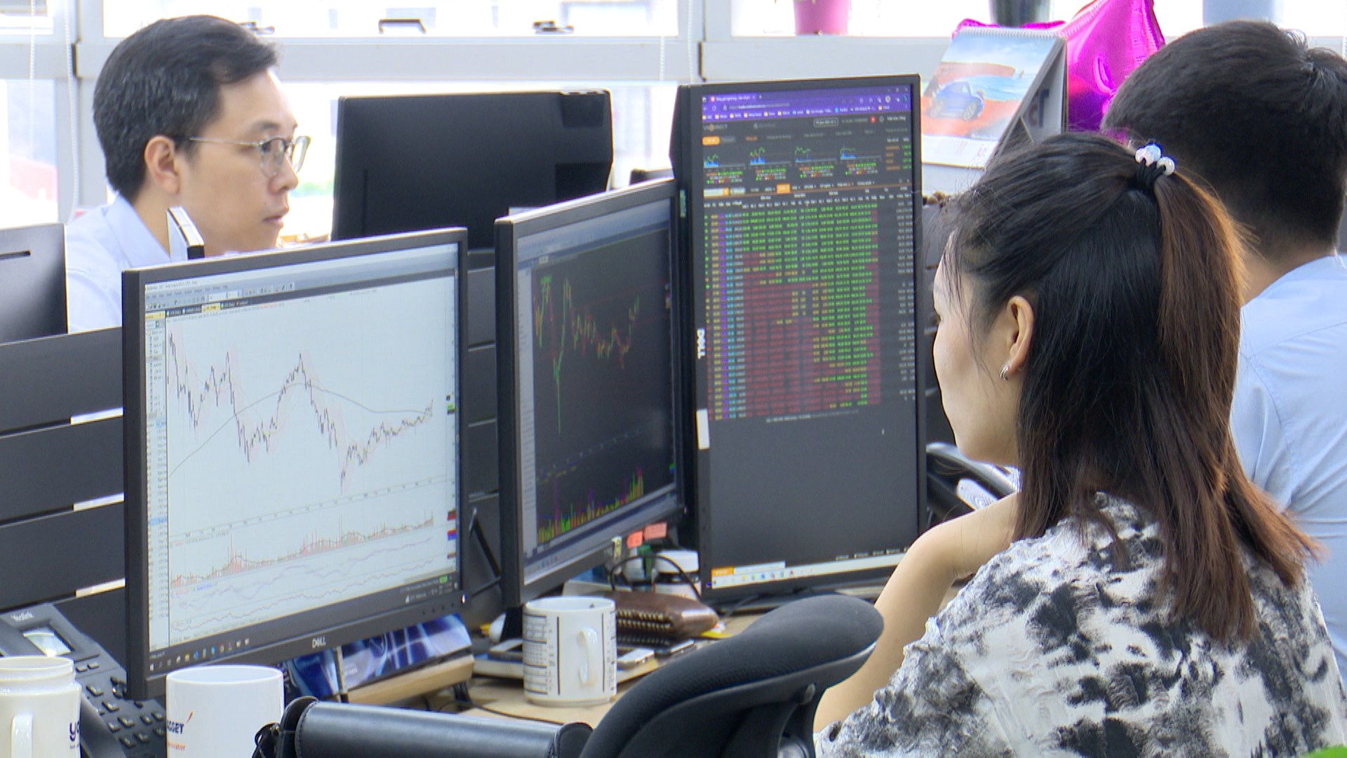 Hơn 500 mã giảm, VN-Index mất mốc 1.800 điểm