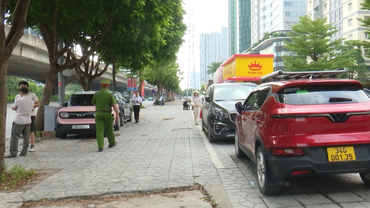 Phường Từ Liêm tiếp thu, xử lý vi phạm dừng, đỗ trái phép