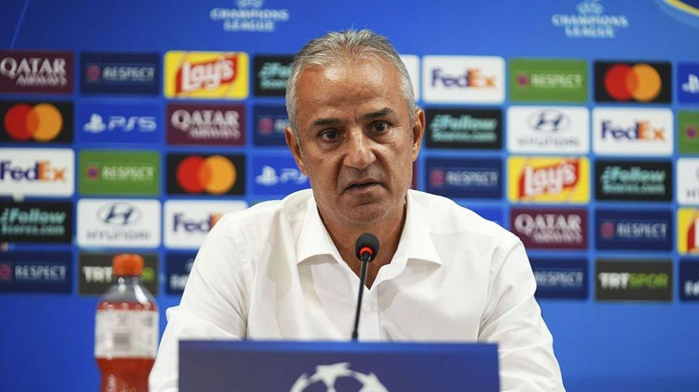 HLV Fenerbahce từ chức ngay sau trận mở màn Champions League