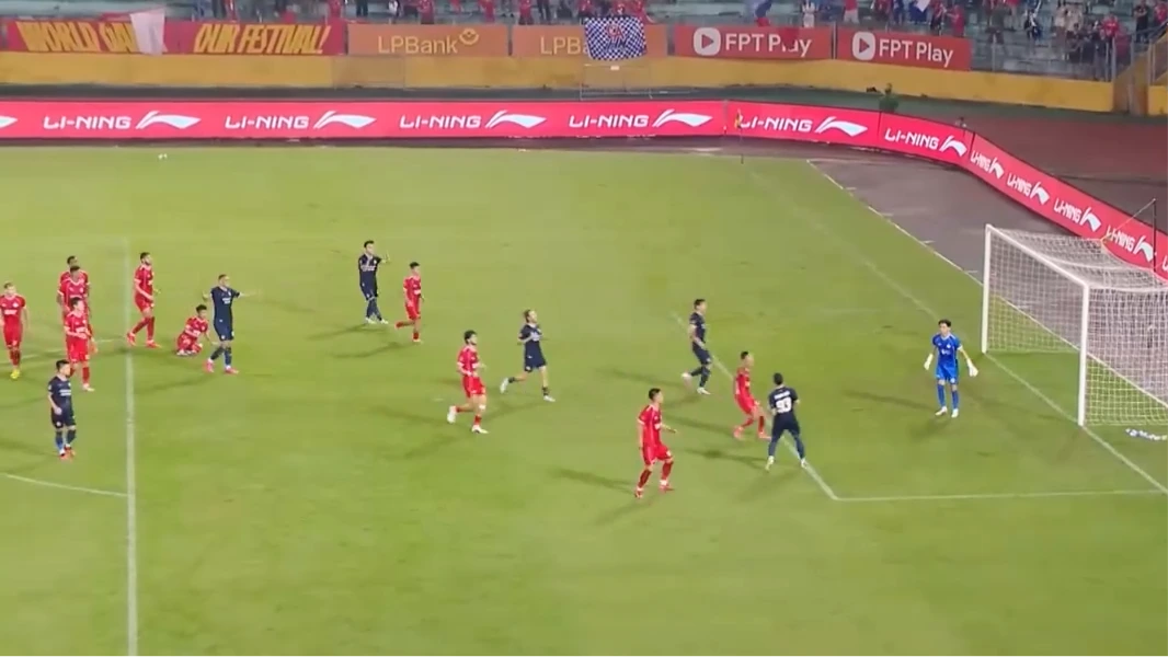 CLB Công an Hà Nội vươn lên dẫn đầu LPBank V-League 2026/2027