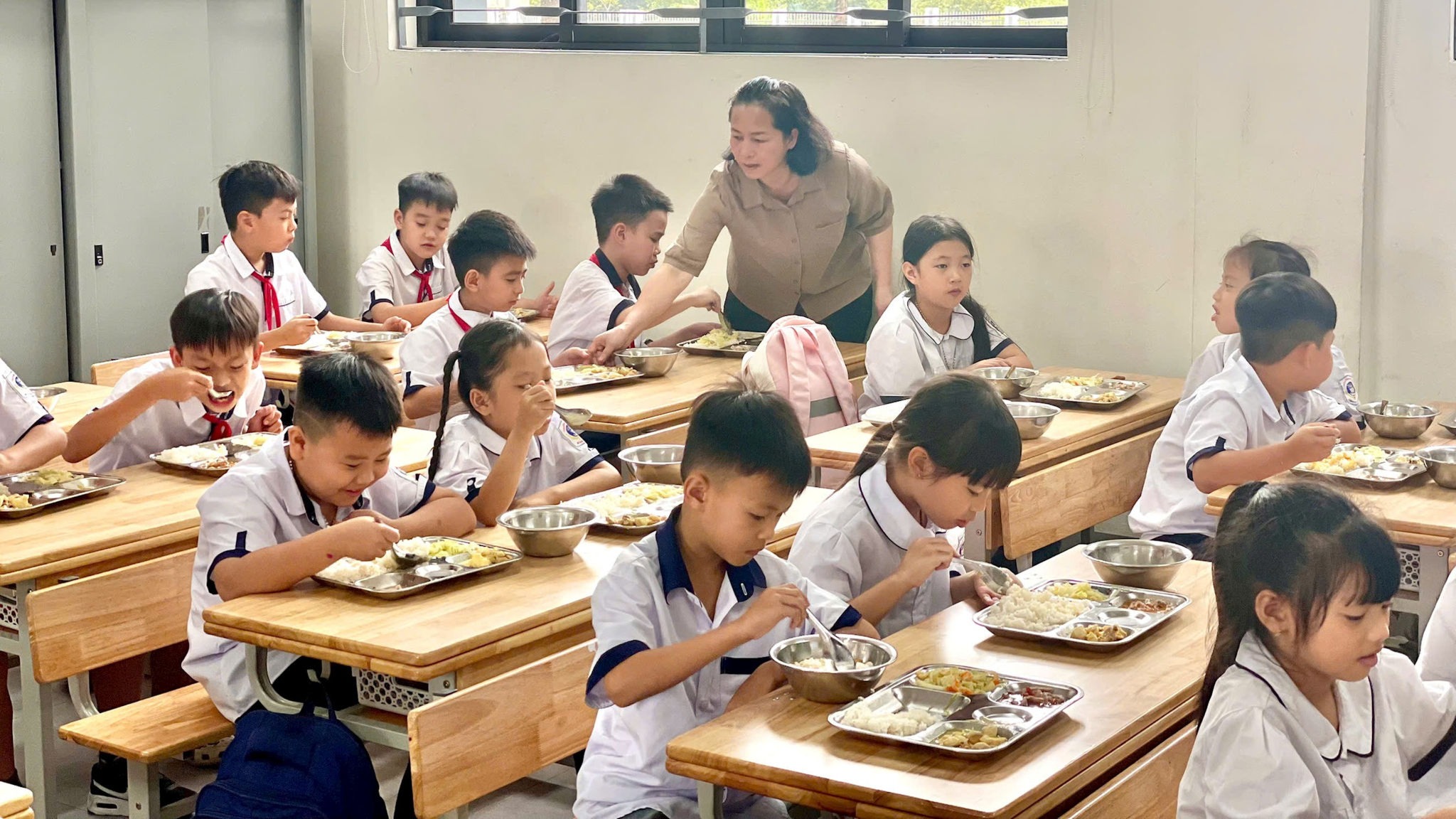 Từ bếp ăn đến bàn ăn siết chặt an toàn bữa ăn bán trú