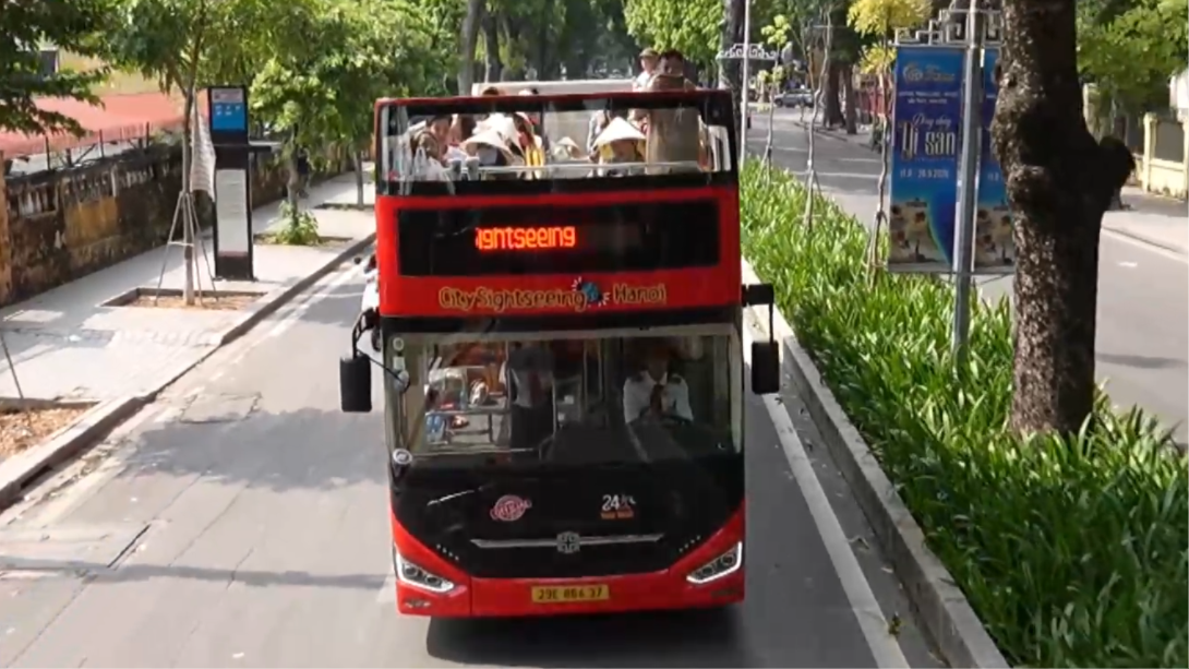 Du lịch Hà Nội bằng xe buýt điện 2 tầng