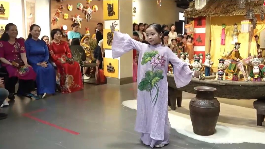 Moonlight Runway - Lưu trăng phố cổ 2026