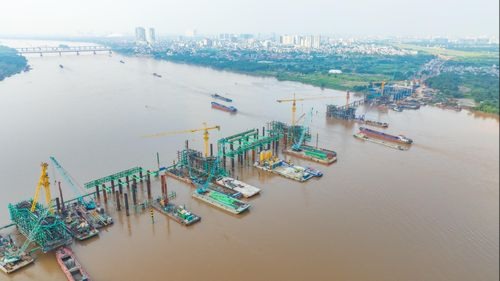 Ba cầu vượt sông Hồng chạy đua về đích trước APEC 2027