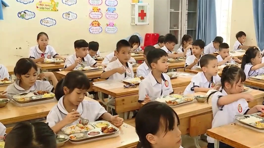 Tăng cường giám sát, bảo đảm ăn toàn bữa ăn học đường