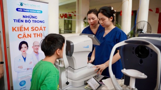 Tật khúc xạ trẻ hóa – lời cảnh báo cho đôi mắt thế hệ trẻ