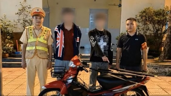 Phát hiện 2 thanh kiếm trong nhà nam thanh niên 19 tuổi
