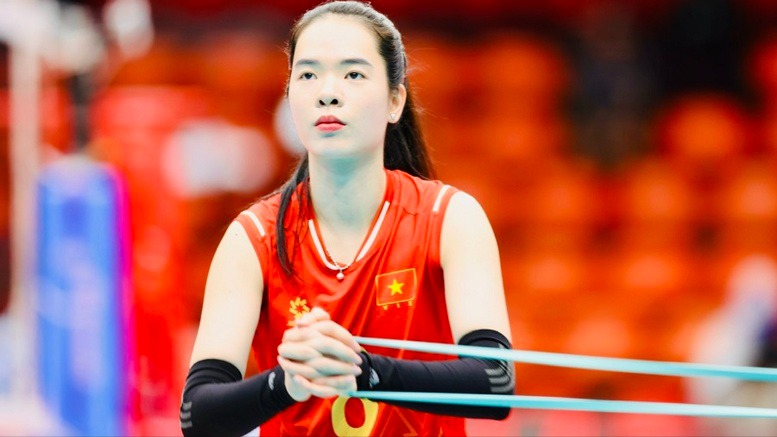 Thanh Thúy và Quang Kiệt cầm cờ cho Đoàn Thể thao Việt Nam tại ASIAD