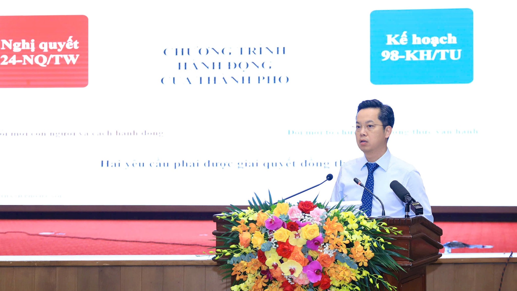 Phát huy tính tiên phong, gương mẫu của cán bộ, đảng viên