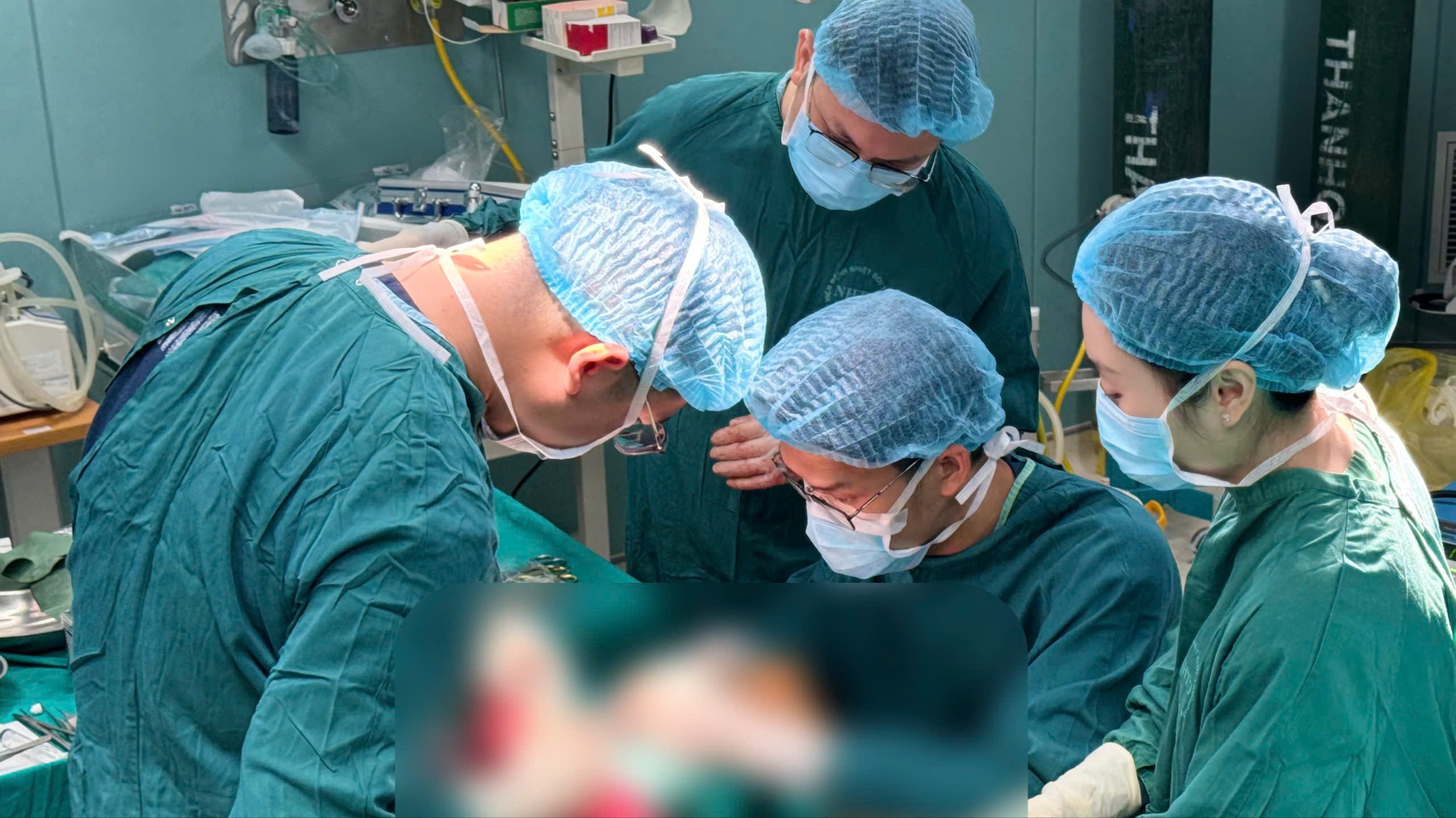 Suýt mất cả hai bàn chân vì thói quen chườm nóng khi tê bì