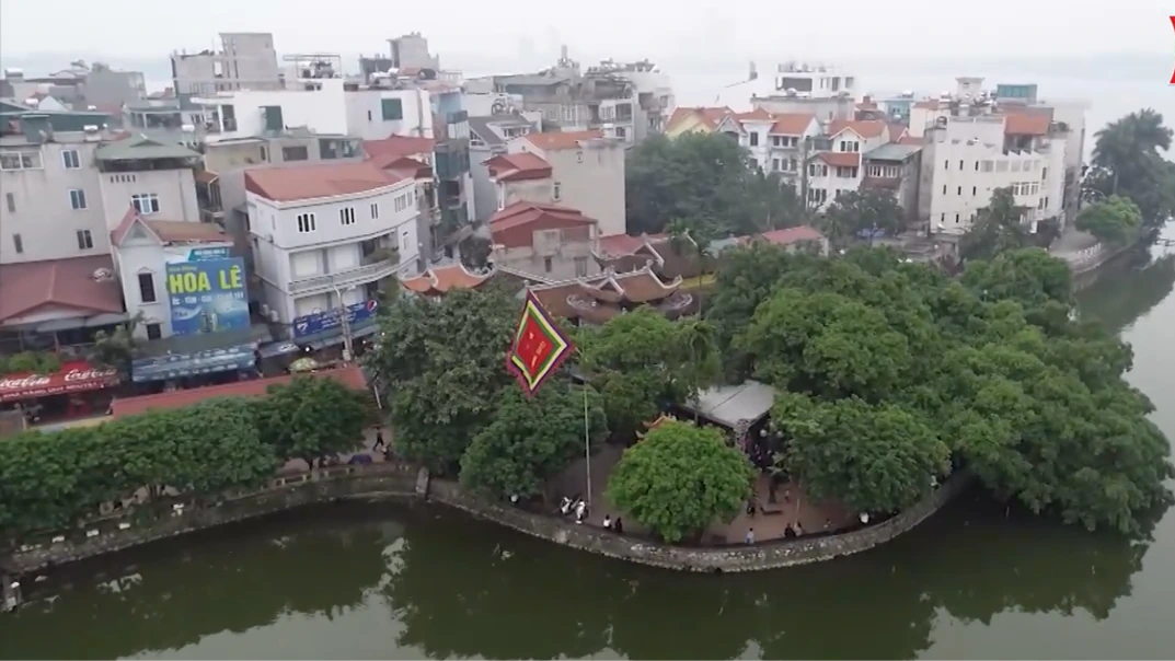 Phủ Tây Hồ bình yên bên mặt nước hồ Tây