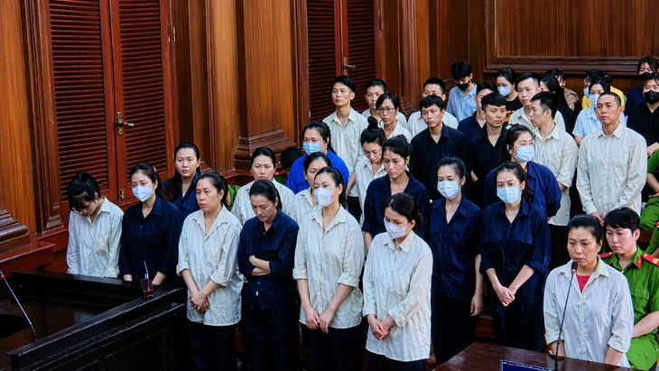 Cảnh báo bẫy 'rút tiền thẻ tín dụng không mất phí'