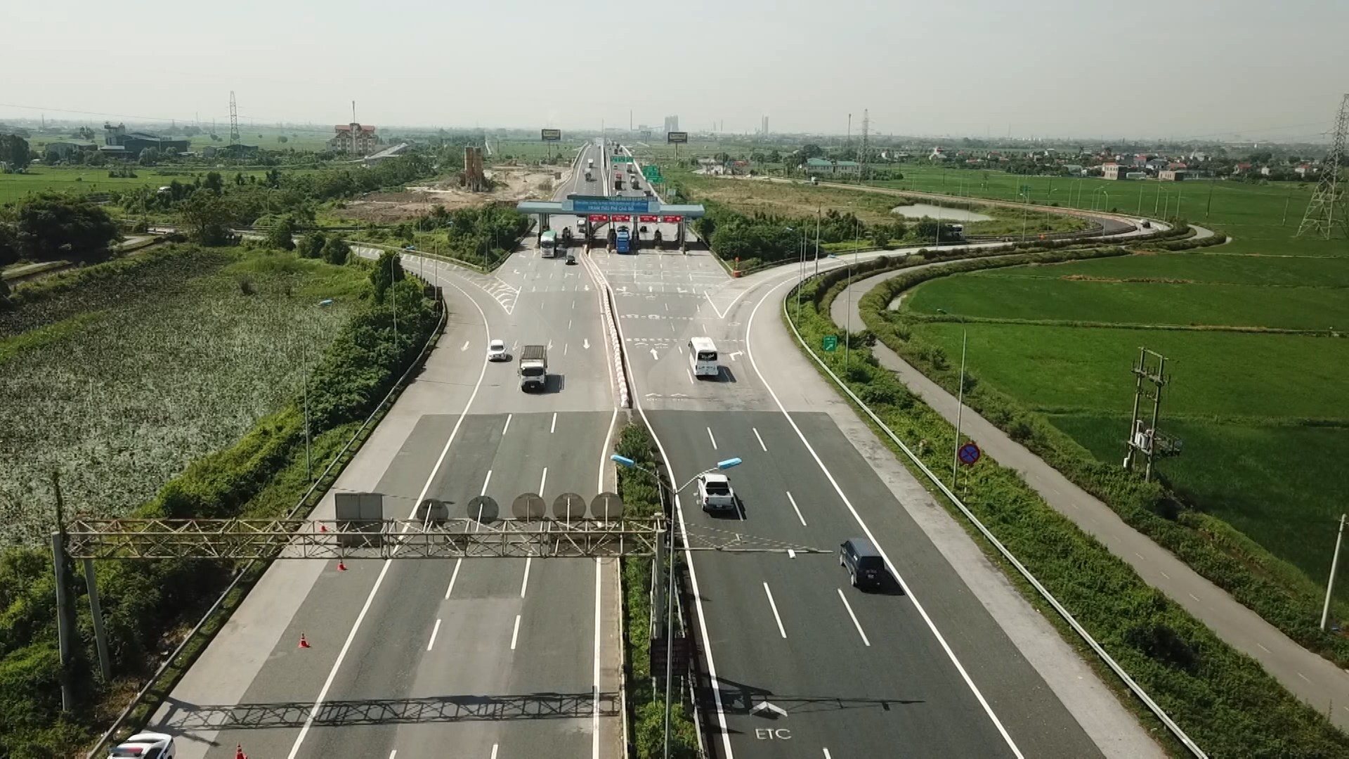 Cần có lộ trình xử phạt xe không giữ khoảng cách an toàn