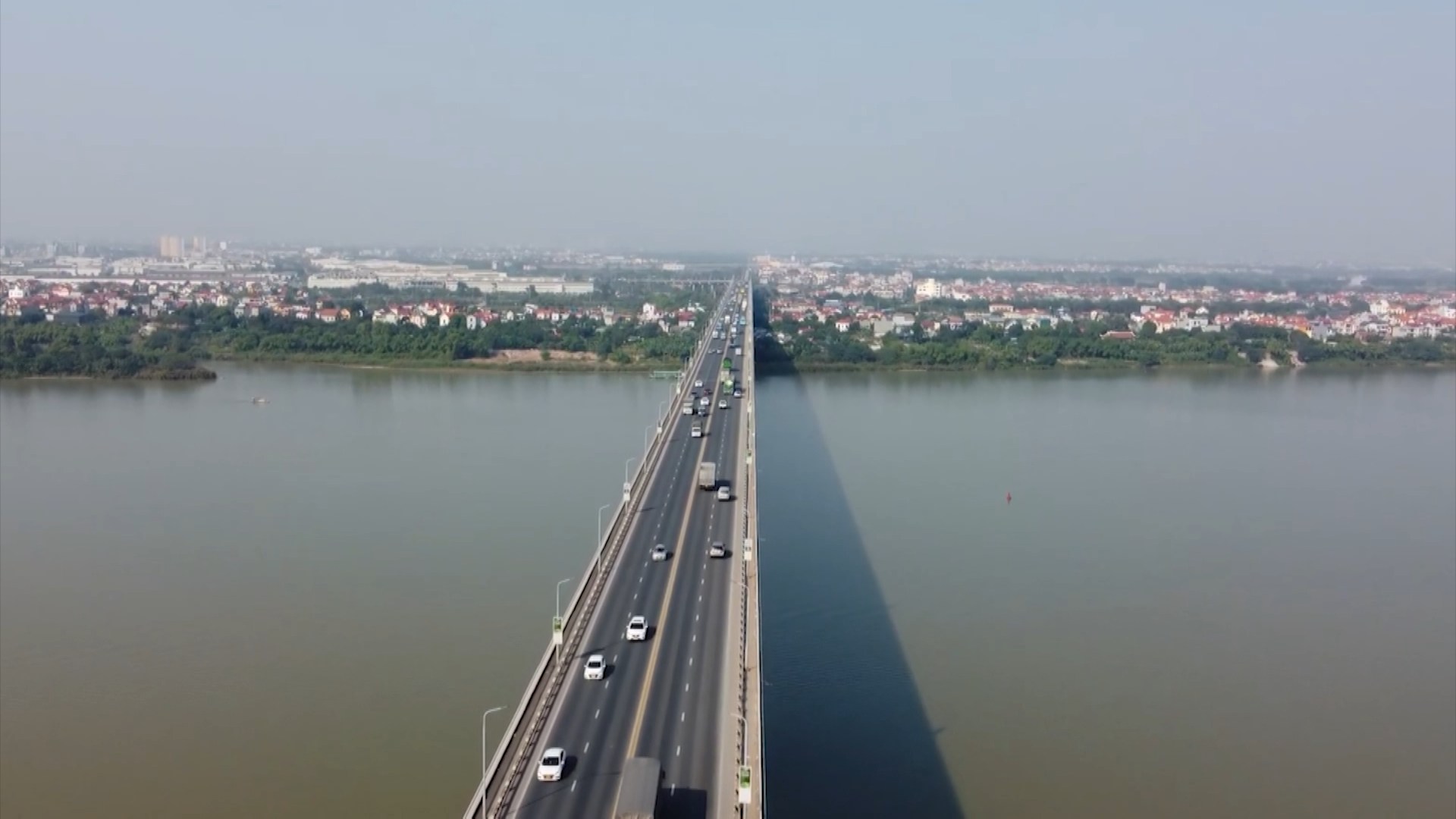 Hạn chế xe tải, xe khách qua cầu Thăng Long