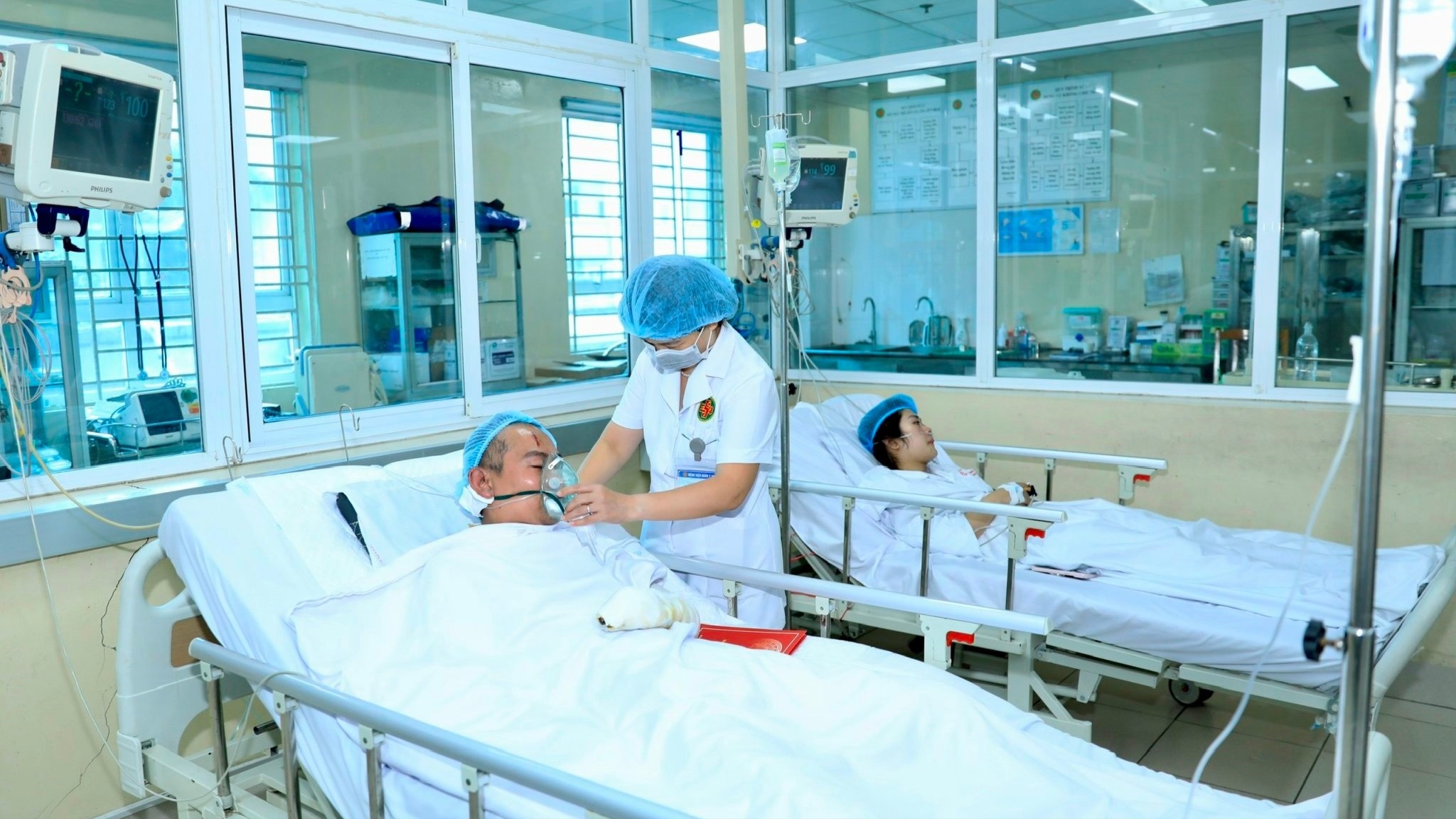 Nạn nhân vụ cháy ở phường Tây Hồ đang được điều trị tích cực