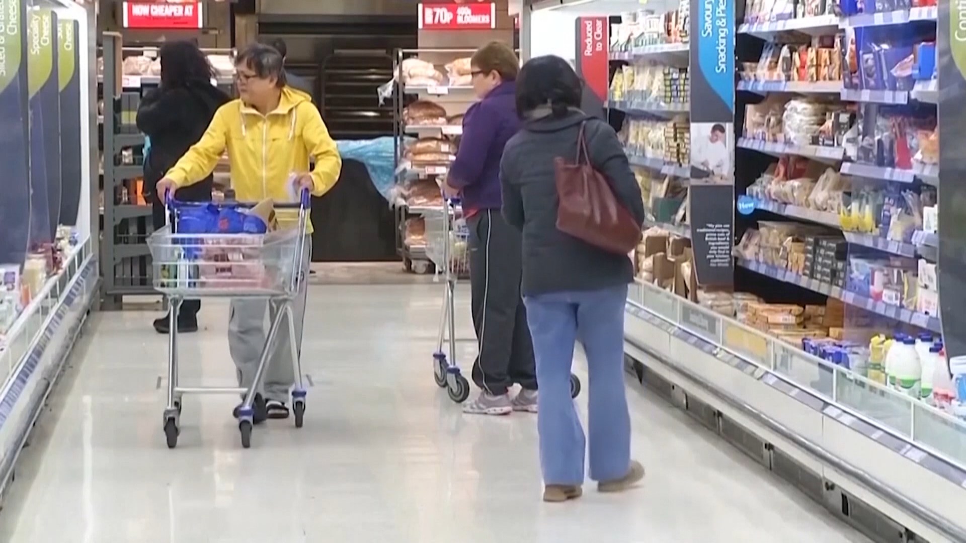Anh đối mặt áp lực lạm phát và chi phí vay tăng