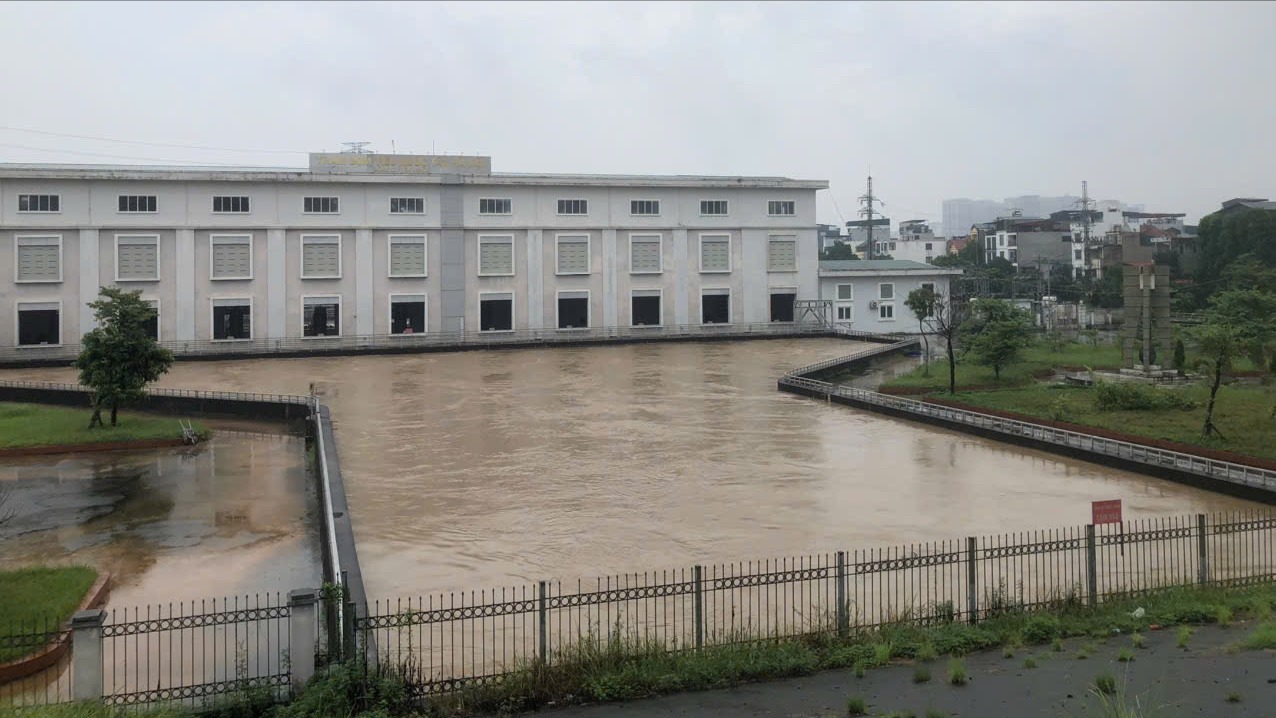 Hà Nội vận hành gần 1.000 máy bơm tiêu úng, ứng phó mưa lớn diện rộng