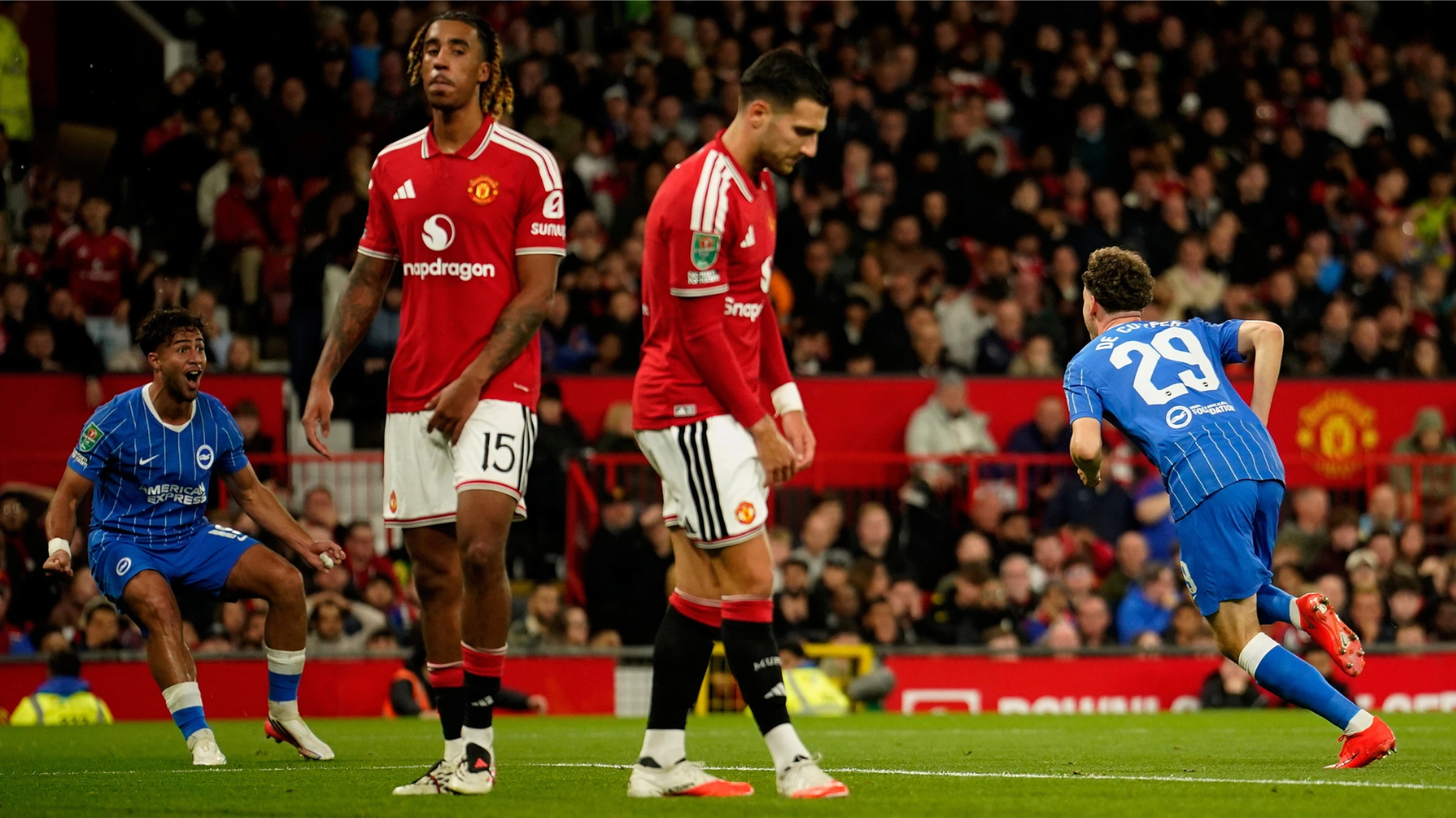Manchester United thua ngược ở Cúp Liên đoàn Anh