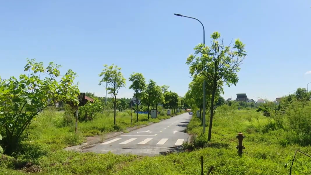 Đất nền được rao cắt lỗ sâu