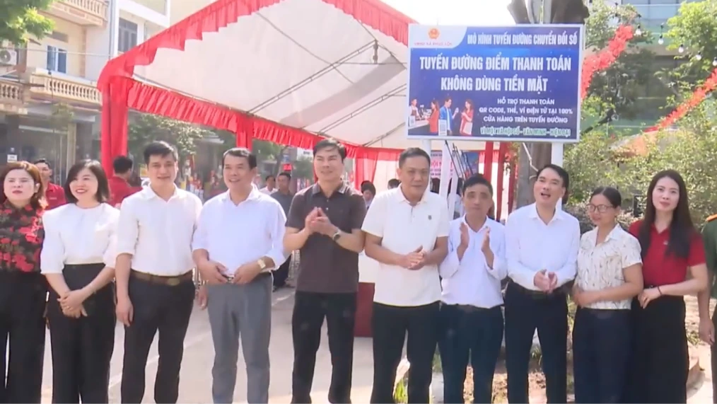 Ra mắt 'Tuyến đường không dùng tiền mặt tại xã Phúc Lộc'