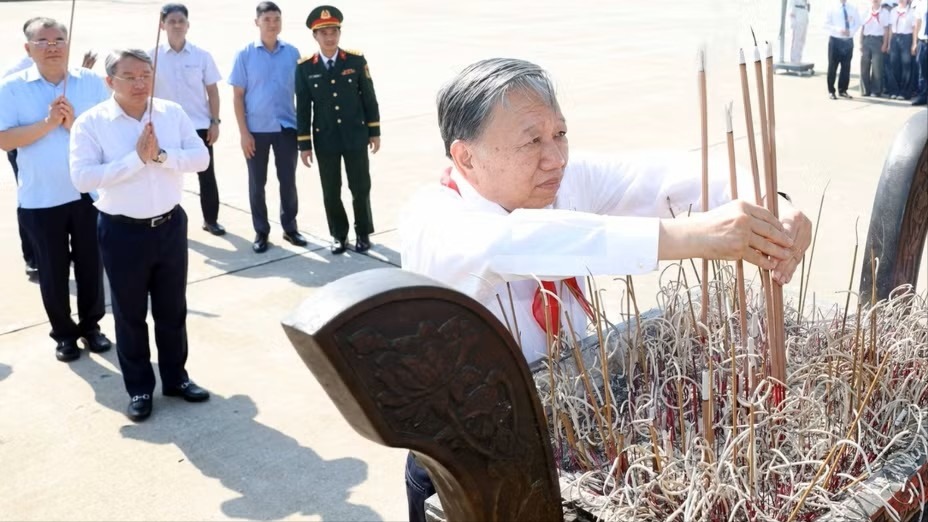 Tưởng nhớ Chủ tịch Hồ Chí Minh